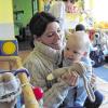 Will einen Teil ihres beruflichen Erfolges an Bedürftige weitergeben: Flyeralarm-Chefin Tanja Hammerl bei einem Besuch im polnischen Waldenburg in einem KInderheim.