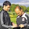 Gemeinsame Taktik, gemeinsamer Erfolg: Der Forster Co-Trainer Roman Glöckner (links) und Spielertrainer Marco Forner tüfteln an Aufstellung und Einstellung ihrer Elf.