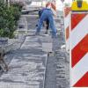 Barrierefrei: Schon bald soll die neue Rollator-Spur in der Dorfstraße von Margetshöchheim fertiggestellt sein.