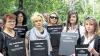 Besuch aus dem polnischen Izbica: (von links) Gemeindesekretärin Teresa Kaminska, Lehrerin Anna Knapp, Dolmetscherin Sylwia Masiewicz, Schulleiterin Barbara Talik und die beiden Schülerinnen Malgorzata Zyklowska und Martyna Niziol – hier mit Namensschildern für Deportationsopfer beim „Weg der Erinnerung“ am Dienstag.