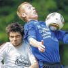 Abschied aus dem Aufstiegsrennen: Der TSV Uettingen (rechts Jonas Harant) unterlag Tabellenführer FC Gerolzhofen (links Daniel Horn) mit 1:2.