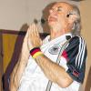 Fränkisches Original: Kabarettist Klaus Karl-Kraus mit dem Programm „Heimspiel“ auf der Bühne im Sportheim des SV Heßdorf. Das ganze Leben ist ein „Kraus“.