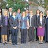 (ner)   „Durch Jesus immer mitten im Leben“ hatte Pfarrer Wolfgang Weich seinen Festgottesdienst zur silbernen Konfirmation in Poppenlauer überschrieben. 10 evangelische Christen hatten dieses Fest vor 25 Jahren gefeiert und sie waren nun wieder zusammengekommen, um an dieses Ereignis zu erinnern. Das Foto zeigt die Jubelkonfirmanden (von links): Birgit Zimmermann, Ramona Bauer, André Bernhard, Christiane Markert, Joachim Endriß, Christine Glas, Armin Schüller, Sandra Frank, Heike Steinmetz-Bosin, Kerstin Peckhaus-Bartenstein und Pfarrer Wolfgang Weich.