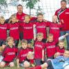 Siegertypen: Die Grundschule Edmund Grom aus Hohenroth gewann das Turnier der 1./2. Klassen. Mit auf dem Bild die Trainer Mike Aumüller (hinten links) und Ralf Mainberger (hinten rechts).
