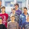 (mk)   Elf Schülerinnen und Schüler der 7. Klasse der Mittelschule Helmstadt hatten sich in diesem Jahr bereit erklärt, sich in sechs Unterrichtsstunden von der Polizei zu Schülerlotsen ausbilden zu lassen. Nach bestandener Prüfung üben sie seit Juni ihren Dienst aus. Oben: Leon Chwalczyk sowie die Ausbilder Jürgen Knorr und Sandra Tremmel von der Polizeiinspektion Würzburg-Land; Mitte: Max Fleischmann, Manuel Weichel, David Ballmann, Philipp Eckert, Fabian Küpper; unten: Cedric Dehler, Maximilian Öhring, Pius Stumpf, Uwe Schreck und Tom Bachmann.
