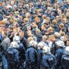 Polizeieinsatz: Bei Großereignissen und Bundesligaspielen, wie hier Hamburger SV gegen FC St. Pauli, kommen häufig auch Bereitschaftspolizisten zum Einsatz. Das wird jetzt in Frage gestellt.