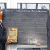 Historie beim Brauchtumsfest: Am 1. Septemberwochenende wird es in Wargolshausen eine historische Bankfiliale geben. VR-Bank-Direktor Emil Baderschneider (links) und Wolfgang Reinhart, Hauptrevisor im Genossenschaftsbereich, präsentieren das Protokollbuch aus dem Jahre 1893.