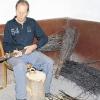 Ein aussterbendes Handwerk: Reinhold Müller ist einer von zwei noch verbliebenen Wernfelder Besenbindern.