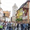 Sie halten treu an ihrem Gelübde fest: Am Samstag ziehen Wallfahrer aus Volkach wieder zum Heiligen Blut nach Burgwindheim und warten am Sonntag wie beispielsweise 2005 (unser Foto) beim Einzug in der Heimatstadt wieder auf einen großen Empfang. Seit 365 Jahren pilgern die Volkacher zum heiligen Blut.