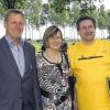Fanclub-Jubiläum: Über den Besuch von Siggi Held und Petra Stüker von Borussia Dortmund freute sich Vorsitzender Gerd Zawesky (rechts).