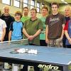 (gmv)   Der neue Vorsitzende der Tischtennisabteilung Klaus Kütt (DJK Rimpar, Bildmitte) stellte der wiedererstarkten Jugendabteilung den neuen Trainer Sebastian Schömig (Dritter von rechts) vor. Mit dabei von der ersten Jugendmannschaft waren Stefan Fuchs (links), Sebastian Kern (Dritter von links) und Lars Mintzel (Vierter von rechts). Zur Mannschaft zählen ferner Fabio Hauck, Fabian Stauder und Andreas Scheller. Die Jugendabteilung betreuen nun (von rechts) Sabine Fischer und Rudi Ziegler. Mit im Bild: Jochen Eitel (Vierter von links) und Ernst Fuchs (Zweiter von links). Das Jugendtraining findet künftig dienstags ab 19 Uhr statt, das Bambini-Training montags ab 18 Uhr in der Turnhalle Neue Siedlung in Rimpar.Foto: DJK
