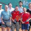 (rus)   Der TC Rot-Weiß Bad Königshofen hat in der Bezirksklasse 2 der Männer 30 die Meisterschaft errungen (vorne von links): Willi Kriegsmann, Christian Bregulla und Frank Helmerich. Hinten von links: Kurt Ramthun, Oliver Haschke, Thomas Guske und Jürgen Hoffmann. Es fehlen Andi Volkheimer, Frank Wiesenmüller und Heiko Frank.