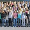 Geschafft: Die ersten G 8-Abiturienten am Jack-Steinberger-Gymnasium mit der stellvertretenden Schulleiterin Gerhild Ahnert und den Oberstufenkoordinatoren Klaus Hein, Heiko Schmitt und Jürgen Schreier.