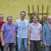 Neuwahlen bei der FFW Dippach: Thomas Steigmeier (3. von links) tritt die Nachfolge von Helmut Käferlein (2. von links) als 1. Kommandant an, sein Stellvertreter ist Thorsten Beck (4. von links). Bürgermeister Wilhelm Schneider (rechts) und KBI Peter Hegemann würdigten die Verdienste von Käferlein und gratulierten den beiden neuen Amtsinhabern.