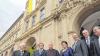 Großer Grund zur Freude: Vor dem Fürstenbau des Juliusspitals (von links) Leo Rettner, Würzburgs Bürgermeister Adolf Bauer, Bischof Friedhelm Hofmann, Landtagspräsidentin Barbara Stamm, Minister Fahrenschon,Oberpflegamtsdirektor Walter Herberth, MdL Volker Halbleib.
