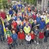 Die Frankenwinheimer Wallfahrtsgruppe bei ihrer Rast in Oberschwarzach.