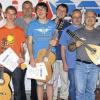 Engagierter Musiknachwuchs: Mit Marco Götz (Gerolzhofen) und Maximilian Zink (Kolitzheim) haben zwei Schüler der Musikschule aus dem Raum Gerolzhofen die Laienmusikprüfung abgelegt. Das Bild zeigt die beiden Gitarristen vorne von links mit ihren Dozenten.