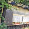 Ohne Probleme genehmigt: Das Bienenhaus am Waldrand von Hilpertshausen wird seit über 30 Jahren von Familie Kuther zur Imkerei genutzt. Aufgrund einer Schwarzbau-Anzeige musste nun ein Bauantrag nachgereicht werden.