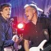 Seit 40 Jahren ein Team: Peter Wolbrandt (links) an den Gitarren und Hellmut Hattler am Bass.