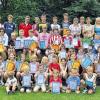 Siegerlächeln: Hollstadts sportliche Leichtathleten freuen sich über ihre Leistungen, die mit den Abzeichen in Gold, Silber und Bronze und natürlich mit Urkunden belohnt wurden.