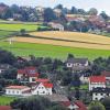 Beliebte Abkürzung: Die Straße „Platzer Berg“ ist eine kürzere Verbindung zwischen Platz (oben) und Geroda (unten) als die weiten Serpentinen der B286.
