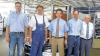 (agä)   Auf 25 Jahre Firmenzugehörigkeit im Mercedes-Autohaus Grampp in Lohr blicken Joachim Sittler und Mustafa Aydogdu zurück. Joachim Sittler ist Serviceberater im Zweigbetrieb Karlstadt. Mustafa Aydogdu arbeitet in der Lackiererei in Lohr. In einer kleinen Feierstunde wurden den Mitarbeitern die Ehrenurkunde der KFZ-Innung überreicht. Peter Grampp freut sich auf die weiteren Jahre der Zusammenarbeit. Von links: Dieter Siegler (Serviceleiter), Mustafa Aydogdu, Peter Grampp, Joachim Sittler, Otto Heine (Kaufmännischer Leiter).
