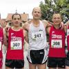 Noch außer Atem: Der für die LG Erlangen startende Denis Mietzsch (links) gewann den 25. Jubiläums-Stadtlauf in Haßfurt. Auf den weiteren Plätzen folgten nach zehn Kilometern (daneben) Detlev Uhl (TG Kitzingen), Matthias Pfuhlmann (LG Haßberge) und Sebastian Apfelbacher (TG Kitzingen).