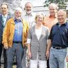(hr)    Mit Ablauf des Schuljahrs verlassen fünf Lehrer, Gerti Löb (Sport, Geografie), Martin Benkert (Mathematik, Physik, Kollegstufenbetreuer), Willi Flassig (Biologie, Chemie, Fachbetreuer), Hermann Kempf (Wirtschaftsrecht, Geografie, Fachbetreuer) und Wolfgang Rupp (Biologie, Chemie, Fachbetreuer), das Johann-Schöner-Gymnasium in den Ruhestand. Zusammen 175 Jahre waren sie an der Schule tätig. Schulleiter Albert Häusler lobte die scheidenden Lehrer als leidenschaftlich, souverän, dynamisch, humorvoll, emotional, kompetent und mit hohem pädagogischen Anspruch. Jeder Einzelne habe auf seine persönliche und individuelle Art bei vielen Schülergenerationen und im Lehrerkollegium bleibende Eindrücke hinterlassen. Im Bild von rechts: Willi Flassig, Martin Benkert, Gerti Löb, Wolfgang Rupp, Hermann Kempf und  Albert Häusler.