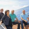 Solarstrom als Teil der Energiewende: Dafür werben auf einem SWG-Haus-Dach in der Sachskolonie (von links) Bürgersolar-Schweinfurt-Geschäftsführer Erich Ruppert, MdL Simone Tolle (Grüne), Rainer Walter-Helk (Innotech Solar GmbH) und Thimo Schroll (Planungsbüro).