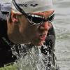 Aufgetaucht: Der für die TG Schweinfurt startende Konstantin Seufert taucht als Erster aus dem Ellertshäuser See auf und macht sich weiter zum Radfahren. Er gewann die olympische Kurzdistanz beim 22. Hofheimer Triathlon in überlegener Manier.