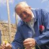 Eine seiner Leidenschaften: Herbert Haas im Altfränkischen Weinberg in Randersacker.