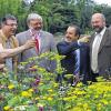 Claudio Violino, Minister für Landwirtschaft und Forsten der Region Friaul-Venedig (zweiter von rechts) besuchte die Bayerische Landesanstalt für Weinbau und Gartenbau (LWG) in Veitshöchheim. Mit im Bild LWG-Präsident Anton Magerl (zweiter von links), der Leiter der Abteilung Landespflege, Jürgen Eppel (links) und ganz rechts Martin Schüssler vom Bayerischen Staatsministerium für Ernährung, Landwirtschaft und Forsten.