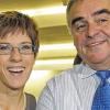 Die Neue: Saarlands Ministerpräsidentin Annegret Kramp-Karrenbauer (CDU) mit ihrem Vorgänger Peter Müller.