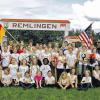 (agä)   Mittlerweile ist es eine Tradition in den Sommerferien: Das elfte Ponycamp fand beim Reit- und Fahrverein Remlingen statt und feierte somit sein zehntes Jubiläum. Entstanden ist es 2001 aus einer Idee einer Handvoll Vereinsmitglieder und wurde stets in Eigeninitiative im Namen des Vereins organisiert. Bekannt ist es mittlerweile weit über die Grenzen Remlingens hinaus. So kamen Kinder auch schon aus München, Heidelberg oder Mainz angereist. Bei über 30 teilnehmenden Kindern und bis zu 15 Pferden und Ponys, ist mittlerweile ein fast ebenso großes Helferteam von Nöten. Für Küche, Pferde- und Kinderbetreuung bis hin zum Reitunterricht werden viele helfende Hände benötigt. Optimale Voraussetzungen bietet die Vereinsanlage mit ihrer Infrastruktur. Übernachtet wird in großen Mannschaftszelten direkt neben den Paddocks für die Pferde und Ponys. Langweilig wird es in den fünf Tagen auf keinen Fall. Neben regelmäßigem Reitunterricht mit Theoriestunden bis zur mit Spannung erwarteten Nachtwanderung gab es dieses Jahr auch wieder eine Kinderdisco.