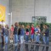 (kri)   Zum wiederholten Male besuchte eine dritte Klasse der Eibelstadter Grundschule die Krick Unternehmensfamilie. In einer Präsentation zum Thema „Einen Betrieb am Ort erkunden, Berufe kennenlernen, Arbeiten früher und heute”, stellte Uta Mapara, Mitglied der Geschäftsleitung, die Arbeitsbereiche der Krick Unternehmensfamilie dar – vom Verlegen von Verzeichnismedien bis hin zur App-Programmierung. Die jungen Besucher zeigten sich beeindruckt und löcherten Uta Mapara mit Fragen. Im Anschluss präsentierten Mitarbeiter der Grafik während 20-minütiger „Workshops“ die Unterschiede in der Verlagsarbeit zwischen früher und heute. Dabei wurden die Papierherstellung, Druck-Setzkästen und der Einsatz von InDesign und Photoshop erklärt. Nach getaner Arbeit konnten die Drittklässler den Vormittag bei Kakao und belegten Brötchen ausklingen lassen, heißt es in einer Pressemitteilung.