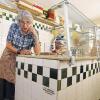 Museumsreif: In den 30er Jahren wurde hier Fleisch und Wurst verkauft. Heute nutzt Maria Kuhn den Laden als Abstellraum.