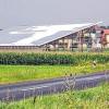 Abgelehnt: Am östlichen Ortsrand von Aidhausen soll links neben der Lager- und Maschinenhalle ein 120 Meter langer Bullenmaststall entstehen. Der Gemeinderat sprach sich dagegen aus.