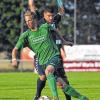 Wendig: Der Großbardorfer Pascal Stahl (vorne) windet sich um einen Gegenspieler. Im Spiel bei seinem Ex-Verein Würzburger FV hofft Stahl auf einen Platz in der Startelf.