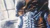 Gar nicht außerirdisch: In „Alien – Das unheimliche Wesen aus einer fremden Welt“ (1979) spielte ein Stuntman das außerirdische Wesen (oben). Das Kostüm ist im Deutschen Filmmuseum in Frankfurt zu sehen. Unten Maximilian Schell vor den Fotos aktueller deutscher Filmprominenz, darunter Christoph Waltz.