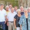 (ue)   Die Sonne strahlte beim Sommerfest der Eigenheimer im Schützengarten. Tradition hat an diesem Tag die Ehrung langjähriger verdienter Mitglieder. Zum Gruppenfoto versammelten sich Honoratioren und Geehrte (von links): Georg Grembler vom Eigenheimer-Landesvorstand, Edgar Büttner, Erwin Full, Reinfried Nikolaus (alle 25 Jahre im Verein), Landesvorstandsmitglied Thomas Saam, Richard Wolz (25 Jahre), Franz Holzapfel (40), Rosemarie Ullrich, Elmar Scheiner (25), Vorsitzende Juana Hoffmann, Roland Vogel und Karl-Walter Feser (40) und Josef Brinkmöller (25 Jahre im Verein). Für 25 Jahre Treue wurden  in Abwesenheit Edith Hübner, Peter Baum, Lothar Selzam, Karsten Mock, Reinhard Nikolaus und Stefan Warmuth geehrt, für 40 Jahre Inge Warmuth und Horst Frauendienst.