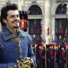 Strahlemann: Orlando Bloom als Lord Buckingham am Rande der Dreharbeiten vor der Residenz.