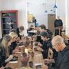 Klösterliches Leben wie in alter Zeit: Besucher können in Memleben in Sachsen-Anhalt einen Tag lang auf den Spuren der mittelalterlichen Benediktiner wandeln, Mittagessen im Refektorium mit Tischlesung sind inklusive.
