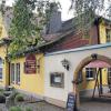 Traditionsgaststätte am Main: Für den früheren „Brückenbräukeller“ sucht die Brauerei Roth einen neuen Pächter.
