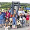 Zu Besuch im Steinmetz-Betrieb: Auch eine Veranstaltung im Steinmetz-Betrieb Stark in Untersteinbach gehörte zum Ferienspaßprogramm der Gemeinde Rauhenebrach. Dabei hatten die Kinder sichtlich viel Spaß. Im Bild die Kinder mit Leiterin Maria Pfaff (Dritte von links mit Sonnenbrille) und Betriebs-Inhaber Georg Stark (rechts hinten).