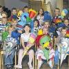 (mk) 25 Erstklässler wurden in der Grundschule Hafenlohr musikalisch mit einem Willkommenslied unter Gitarrenbegleitung von Schüler Benedikt Reinfurt von den Schülern der 2. 3. und 4. Klasse begrüßt. Zuvor hieß die neue Rektorin Sybille Schulze, die das Amt im Sommer vom in den Ruhestand verabschiedeten  Ludwig Hegel übernommen hat, die neuen Schüler willkommen. An der Grundschule Hafenlohr werden im Schuljahr 2011/2012 insgesamt 96 Schülerinnen und Schüler aus Hafenlohr, Windheim, Rothenfels, Bergrothenfels unterrichtet. Sie verteilen sich auf die Klassen 1 (25 Kinder), 2 (21 Kinder), 3 (24 Kinder) und 4 (26 Kinder).