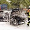 Auto brennt, wer zahlt? Mit dieser Frage hatte sich das Verwaltungsgericht in Würzburg zu befassen. Es ging um die Kosten für einen Einsatz der Feuerwehr bei einem Autobrand, der allerdings längst nicht so dramatisch war, wie auf diesem Beispielfoto.