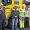 Partner der Feuerwehr: Die Rimparer Firma Mannert wurde für ihre Bereitschaft, Mitarbeiter bei Einsätzen zu unterstützten, vom Landesfeuerwehrverband ausgezeichnet (von links): Kommandant Theo Eschenbacher, Kreisbrandinspektor Bruno Kiesel, Tobias Hörrmann Feuerwehrmann im Autohaus Mannert, Manfred, Annelore, Frank und Vita Mannert vom Autohaus Mannert und Rimpars Bürgermeister Burkard Losert vor einem Übungsauto.