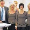 Glückwunsch: Zum 25-Jährigen gratulierten (von links) Bürgermeister Paul Kruck und Dietholf Schröder vom Gewerbeverein, Heike Endrich und ihren Mitarbeiterinnen Claudia Benkert, Corina Eitel und Nina Brand.