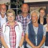 Anerkennung für schöne Anwesen: Beim Blumenschmuckabend in Mainbernheim hat der Obst- und Gartenbauverein die eifrigen Hobby-Gärtner ausgezeichnet (hinten von links): Franz Herold, Walter Hofmann, Erika Hagenauer und Vorsitzender Franz Lindenthal sowie (vorne) Karolina Hutter, Irene Münch, Rosi Rüstl und Ruth Gust.