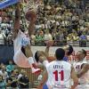 Spektakuläres Würzburger Comeback auf der Erstliga-Bühne: Hier erzielt Baskets-Akteur Jason Boone (am Korb) die ersten Bundesliga-Punkte der Domstädter (rechts Ivan Elliott, vorne John Little) in der Partie gegen TBB Trier (in der Mitte Dragan Dojcin).